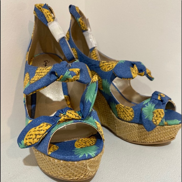 NIB! Clearance Pineapple blue dual strap wedges - Picture 2 of 7